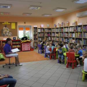 Grupa przedszkolna w bibliotece